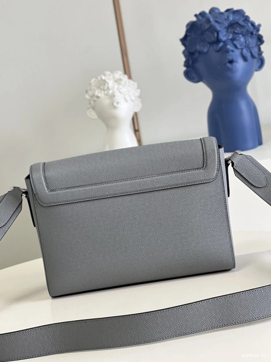 WIS NEW VUITTON MESSENGER FLAP LOUIS 1002